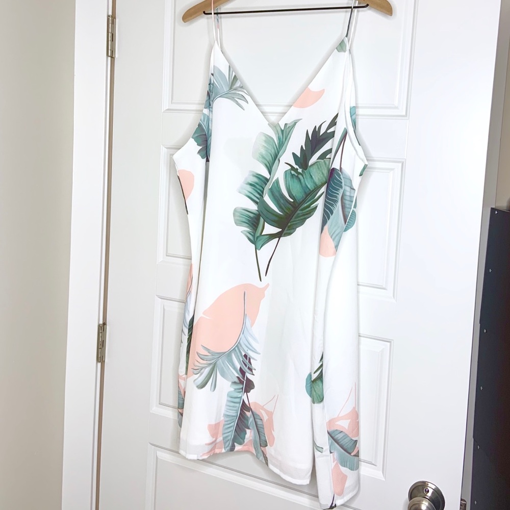 ✨HOST PICK!✨ 🌿NWOT Chic Dress 🌿